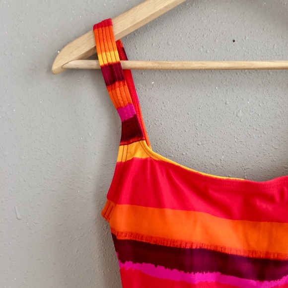 8 🆕 Speedo Swimsuit Top NWT - Picture 3 of 5